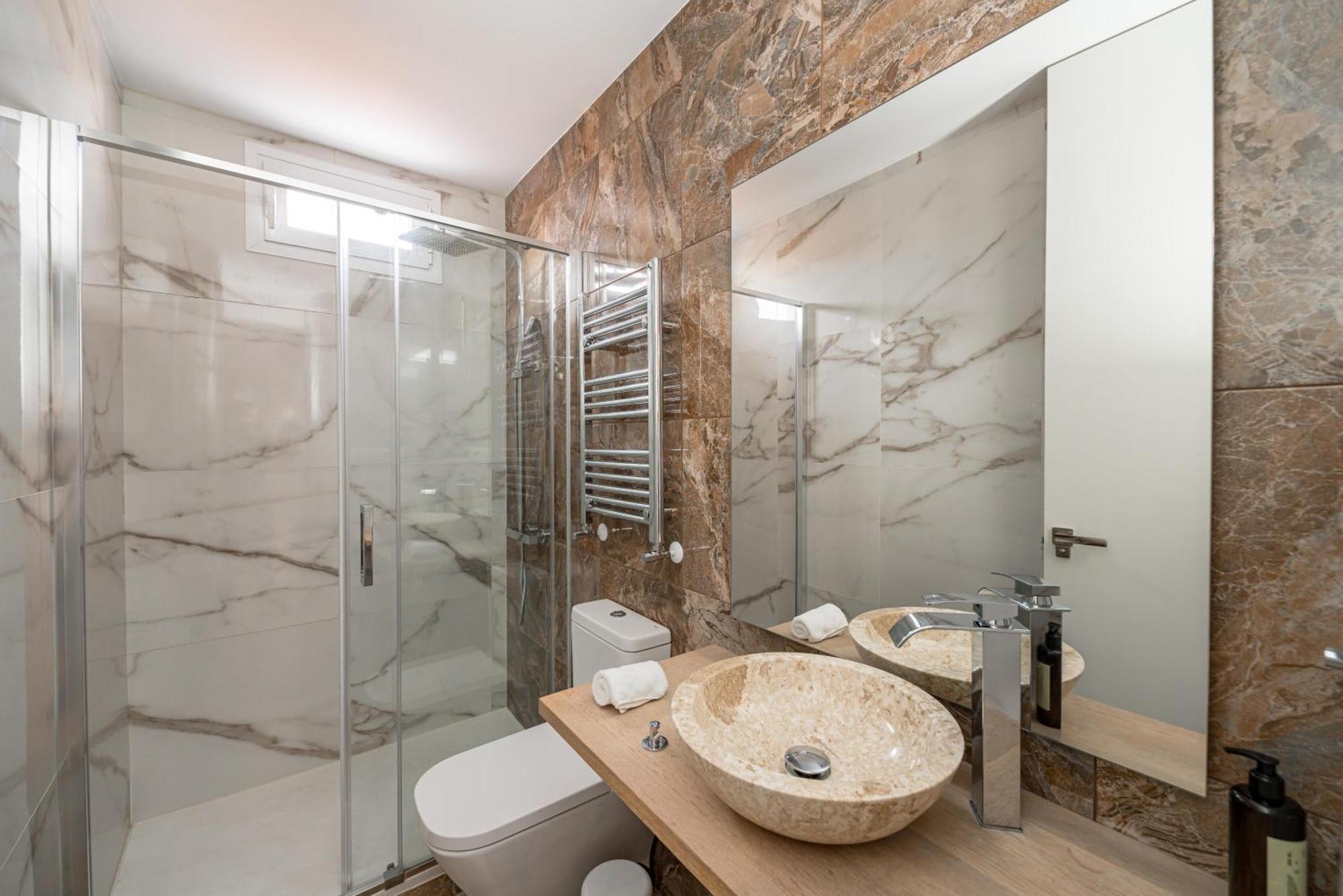 Chueca Ii Calle Barco 2br 2bh Apartment Madrid